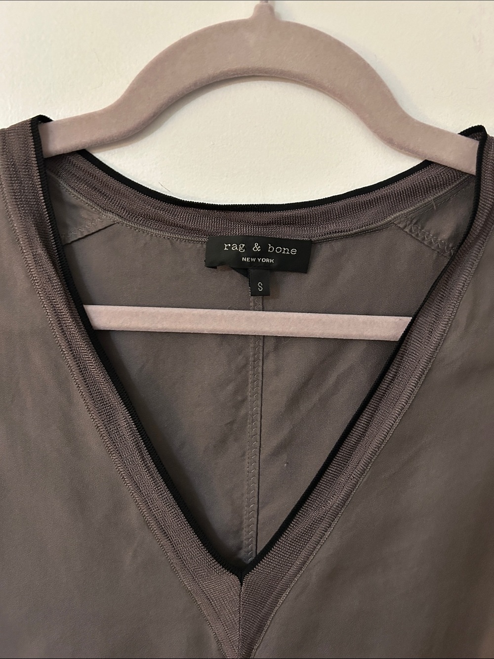 rag & bone Silk Sleeveless V-Neck Tank Taupe Gray Size Small Modern Preppy Shirt - Picture 2 of 10